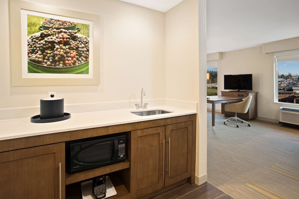 Studio, 1 King Bed with Sofa bed, Refrigerator & Microwave (Wet Bar) photo 3