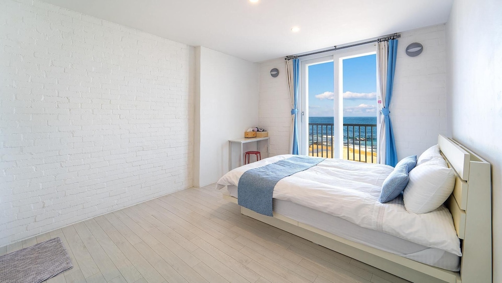 Basic Room, 1 Bedroom (301(Ocean view)) - Photo 2