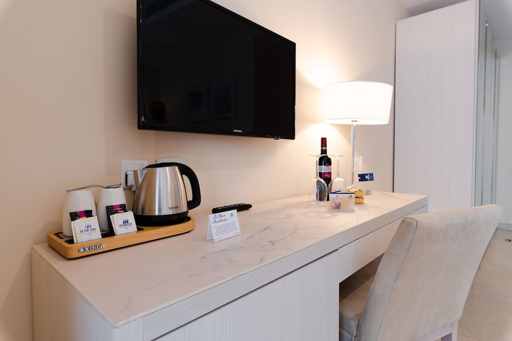 Junior Suite, Balcony (Deluxe) - Photo 5