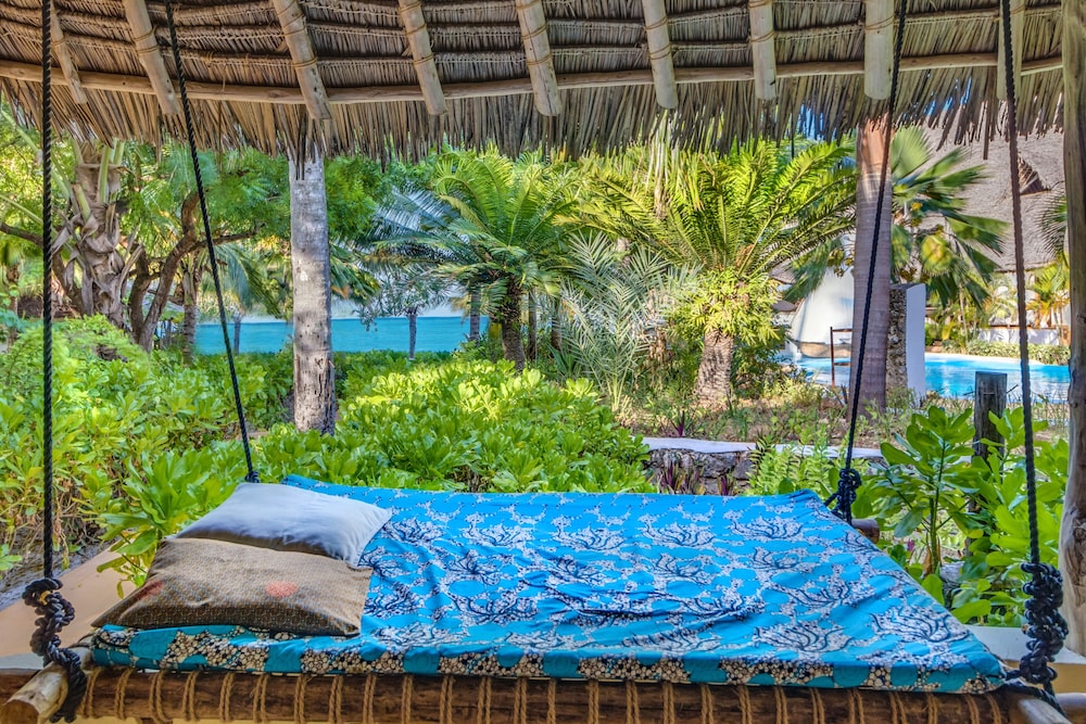 Ocean Breeze Bungalow photo 2