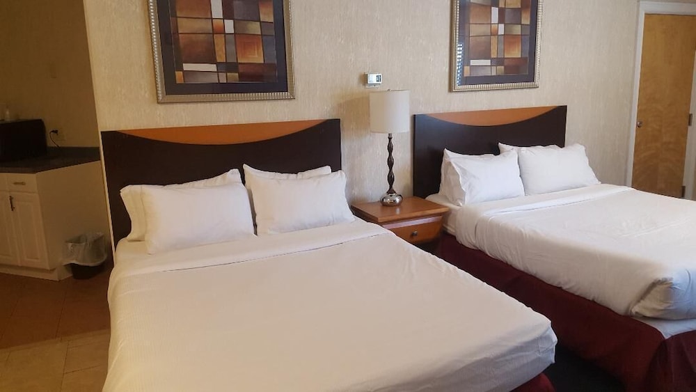 Deluxe Room, 2 Queen Beds photo 3
