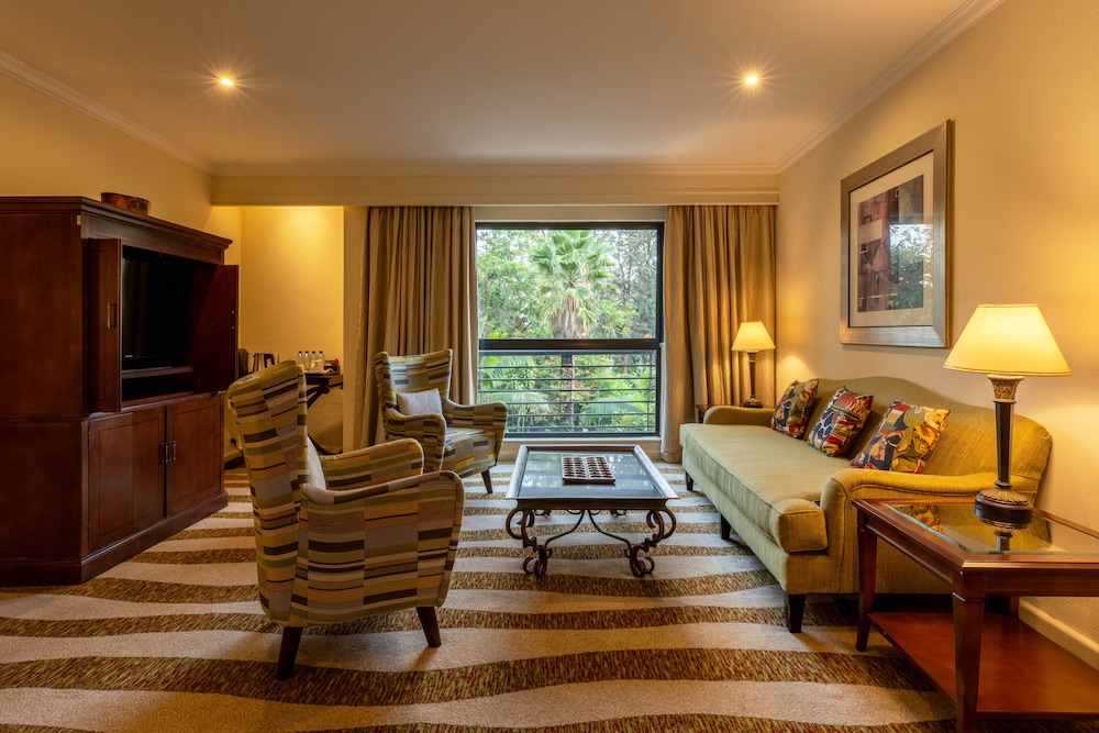 Executive Suite - Photo 5