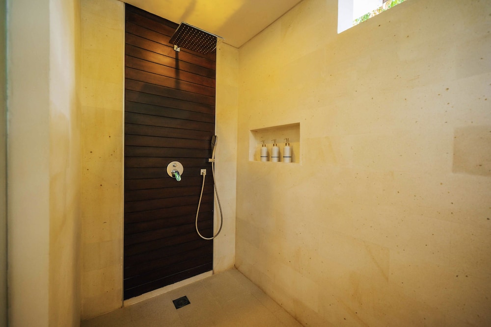 AKASA - Suite Pool Access - Photo 3