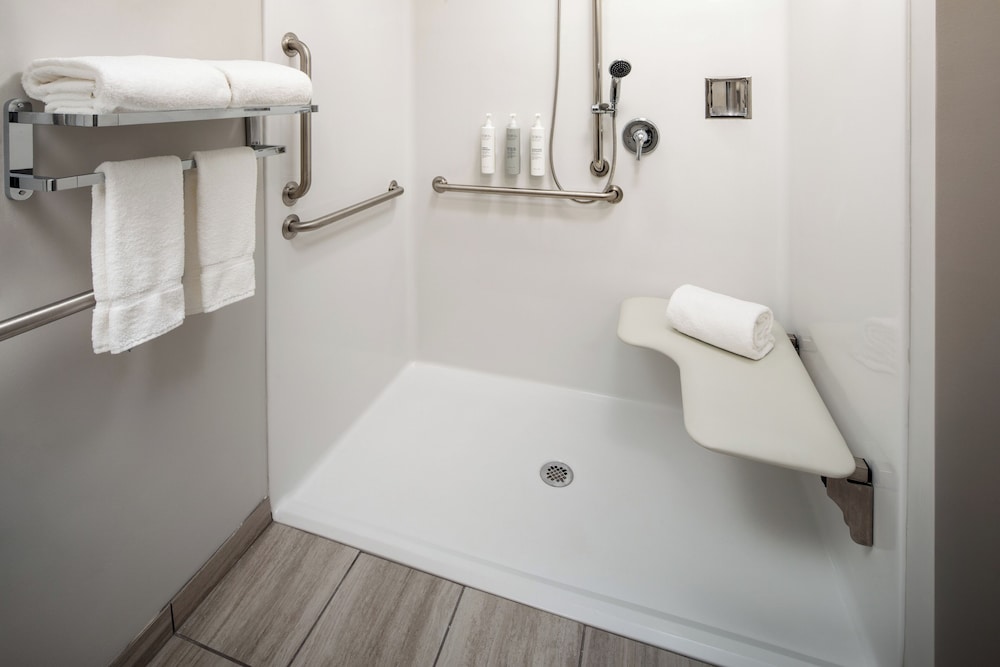 Standard room, 2 Queen Beds, Accessible photo 2