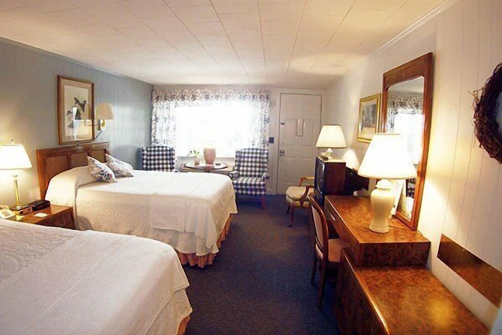 Standard Room, 2 Double Beds - Photo 6