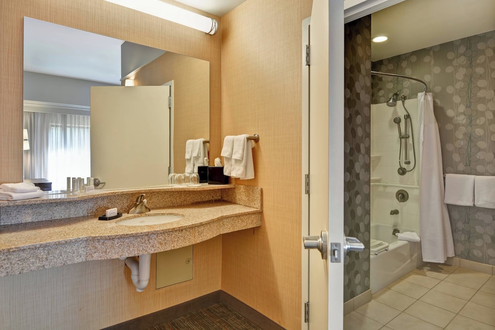 Room, 2 Queen Beds (Mobility/Hearing Accessible, Tub)