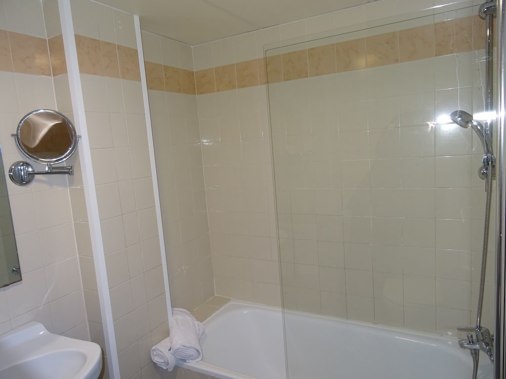 Double Room (Extra bed, 2 adults and 1 child) photo 2
