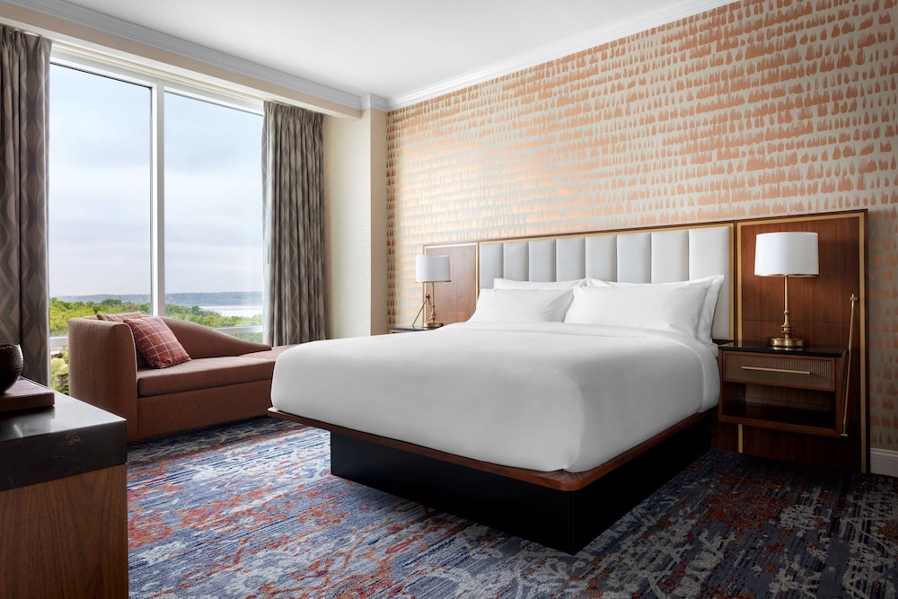 Executive Suite, 1 Bedroom - Photo 1