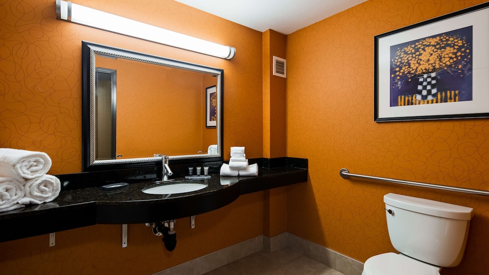 Suite, 2 Queen Beds, Accessible, Bathtub (with Sofabed) - Photo 5