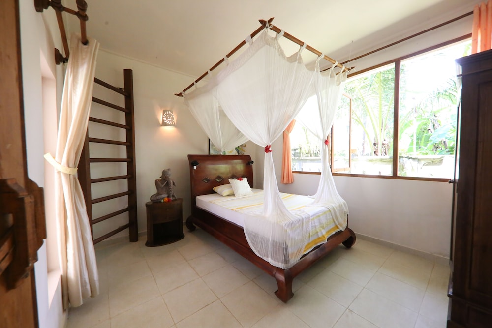 Economy Single Room, 1 Large Twin Bed, Ocean View