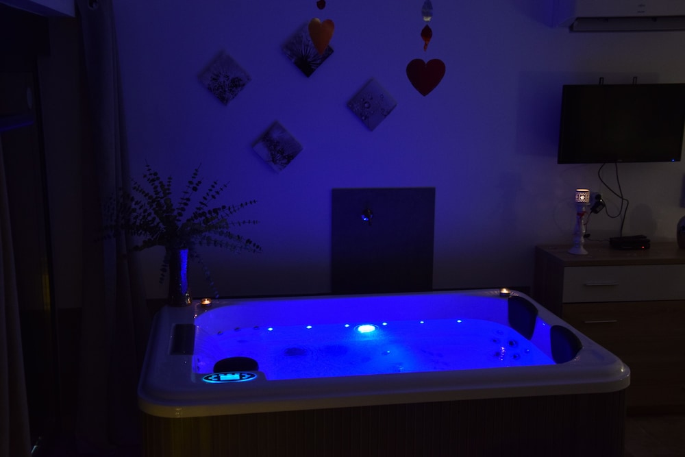 Romantic Cottage, Hot Tub (L'Étoile Spa) - Photo 12