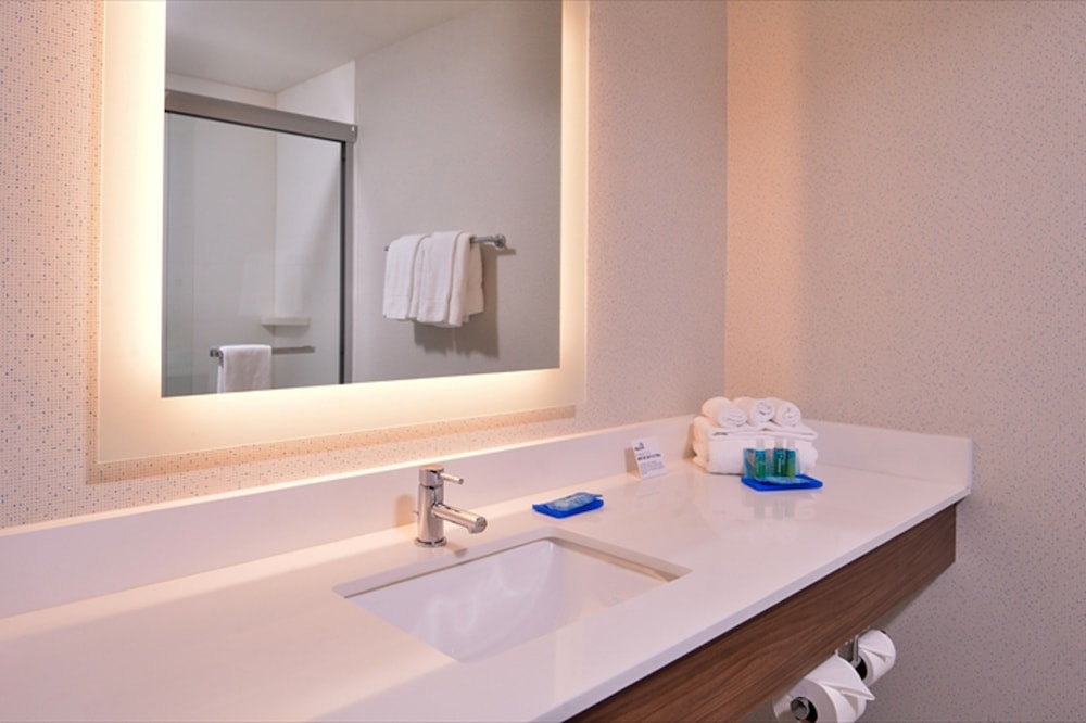 Suite, Multiple Beds (Additional Living Area) - Photo 5