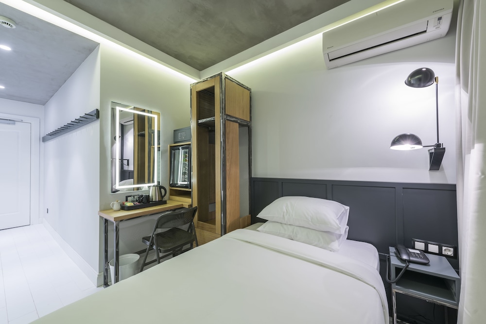 Single Room With Balcony photo 1