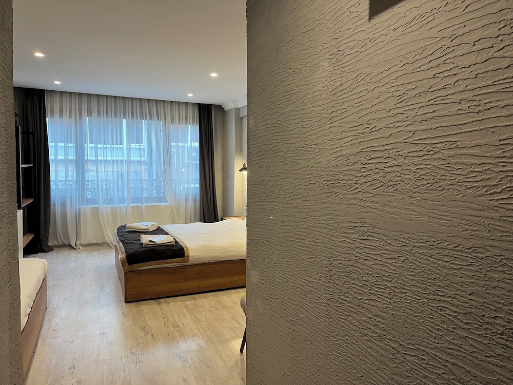 Deluxe Triple Room photo 2