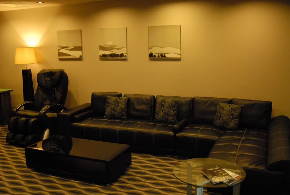 Suite, 2 Bedrooms - Photo 3