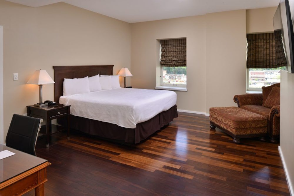 Exclusive Penthouse, 2 Bedrooms, Balcony, River View - Photo 2