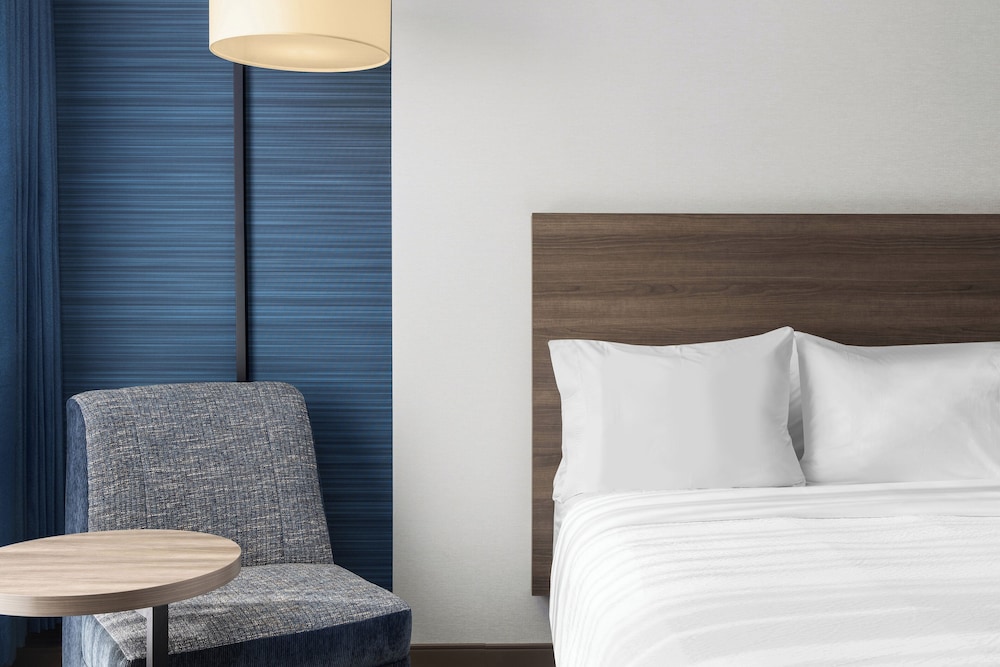 Standard Room, 2 Queen Beds thumbnail 5