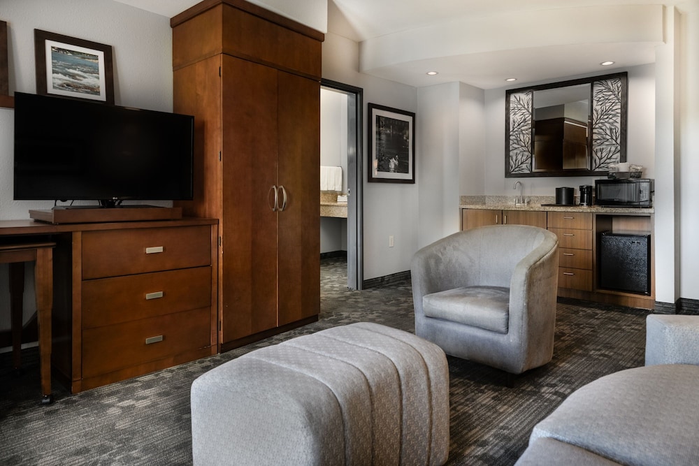 Suite, 1 Bedroom, River View - Photo 2