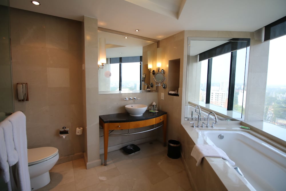 Room, 1 King Bed, City View, Corner - Photo 5