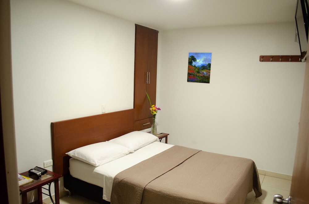 Single Room, 1 Queen Bed photo 1