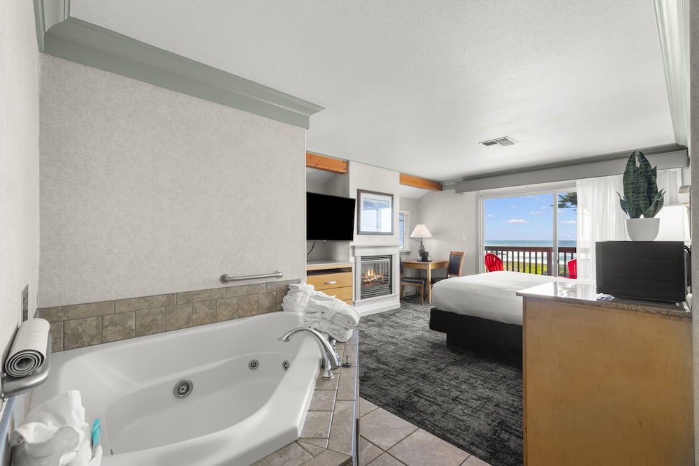 King Whirlpool Tub Room with Ocean View (Upstairs) photo 2