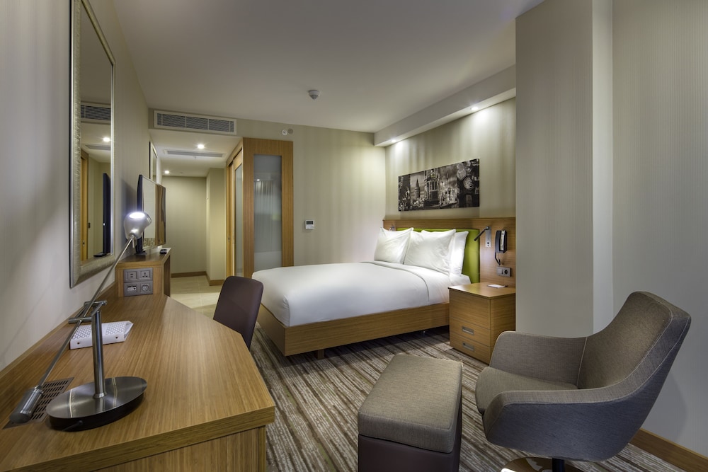 Room, 1 Queen Bed, Accessible, Non Smoking (Roll-in Shower)