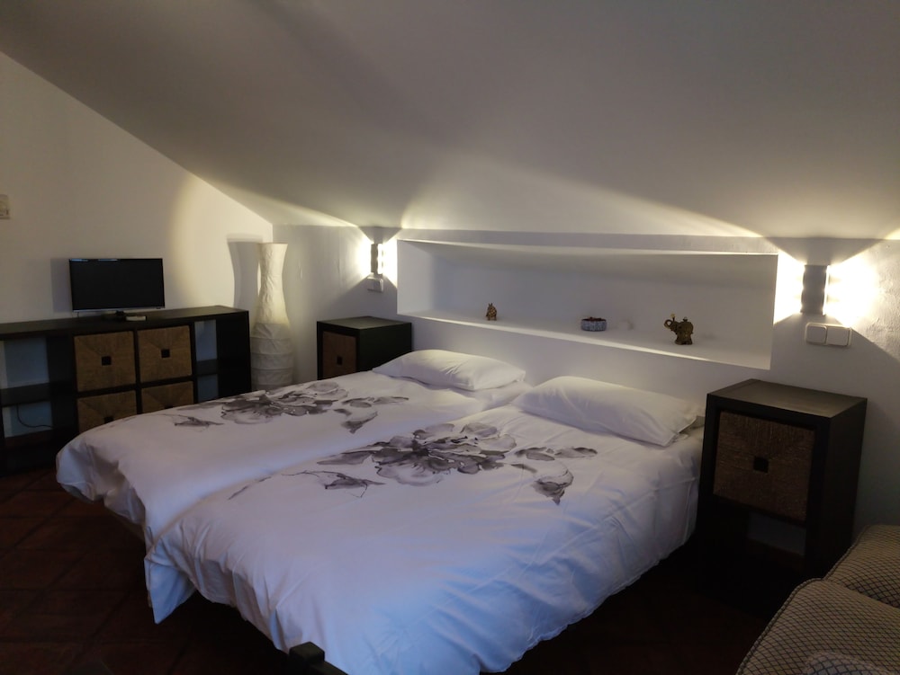 Superior Double Room, 2 Twin Beds - Photo 2