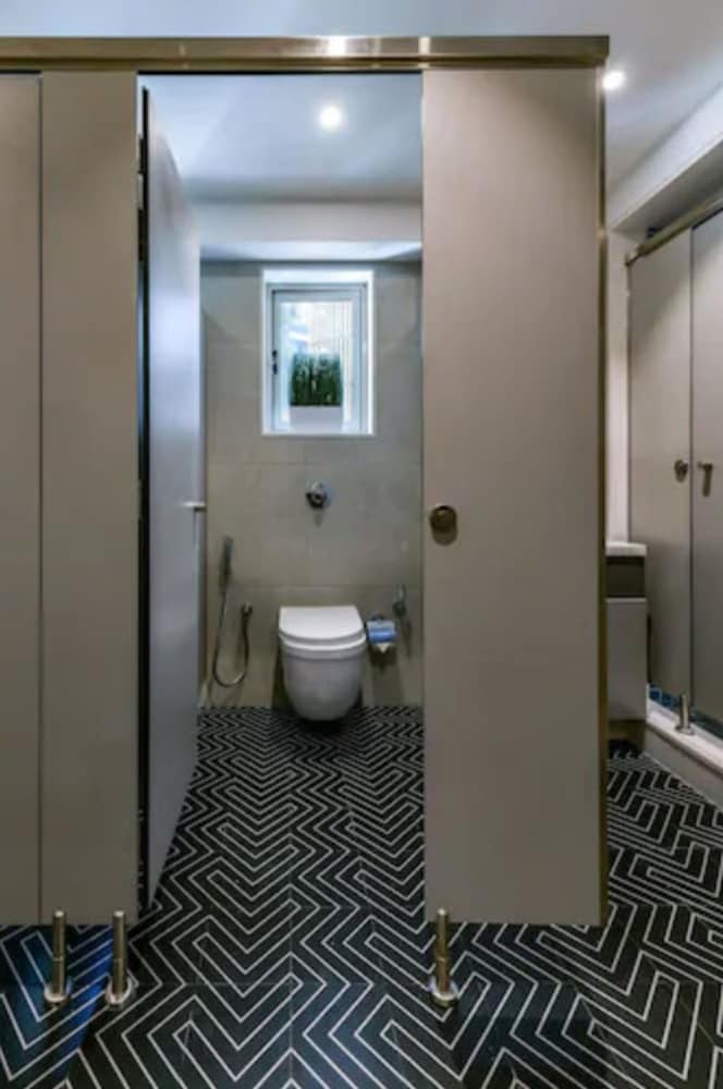 Shared Dormitory, Mixed Dorm, City View (6 Beds) photo 2