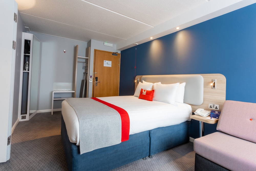 Standard Room, 1 Double Bed, Accessible (with Free Hot Breakfast) - Photo 2