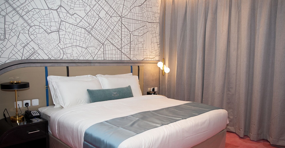 Business Suite - Photo 1