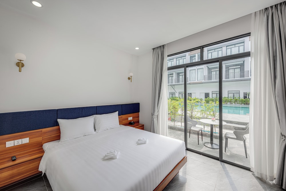 Deluxe Double Room, Balcony, Pool View photo 3