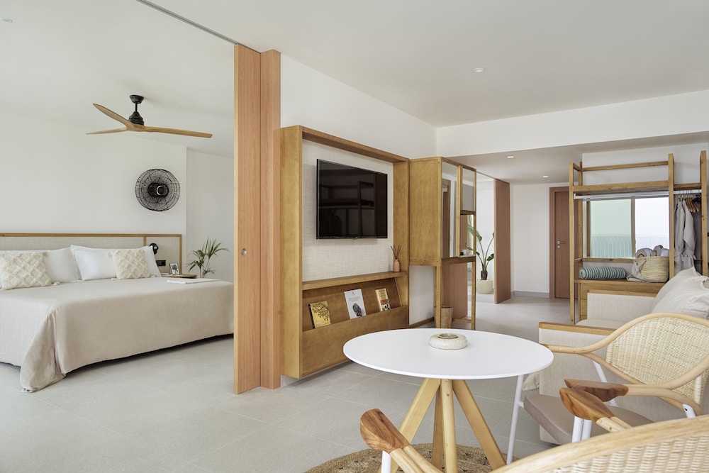 Suite, Bathtub, Oceanfront (The Reserve Master) photo 2