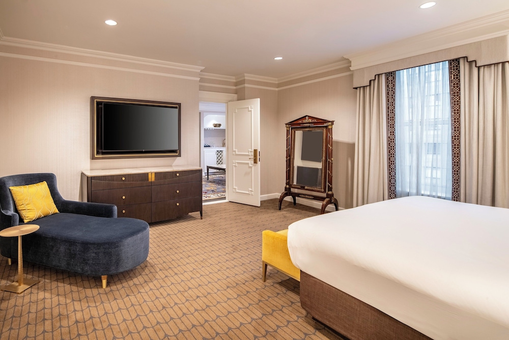 Suite, 1 King Bed (Abraham Lincoln)
