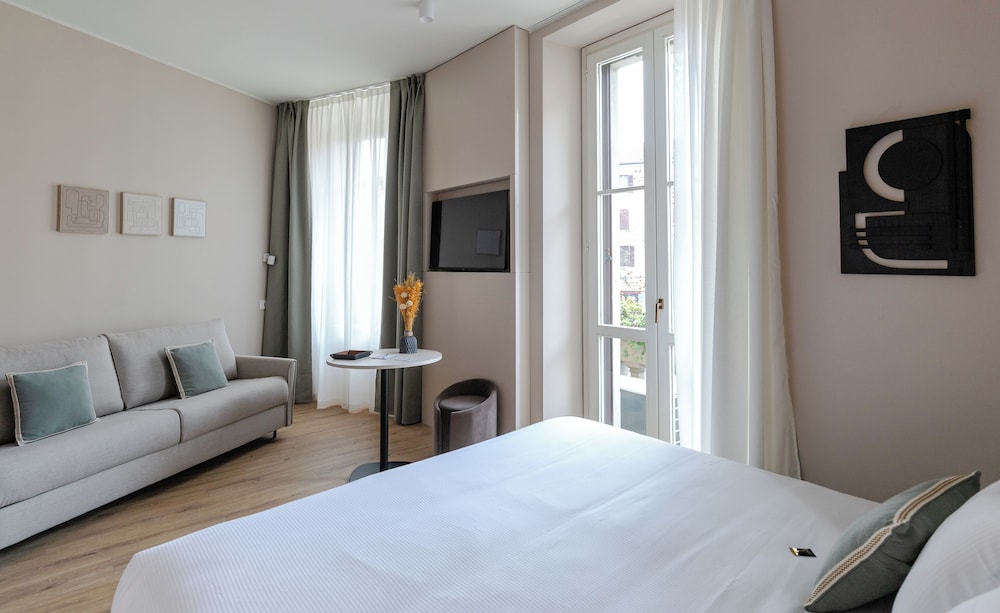 Deluxe Room, City View