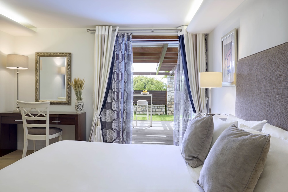 Premier Suite, 2 Bedrooms, Private Pool photo 3