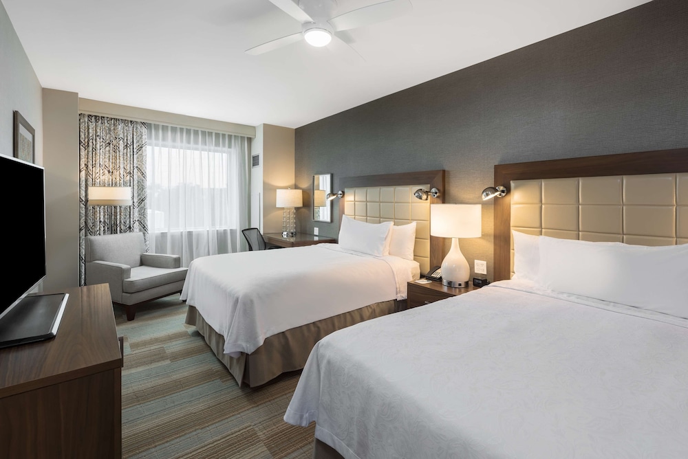 Suite, 2 Queen Beds, Accessible, Bathtub