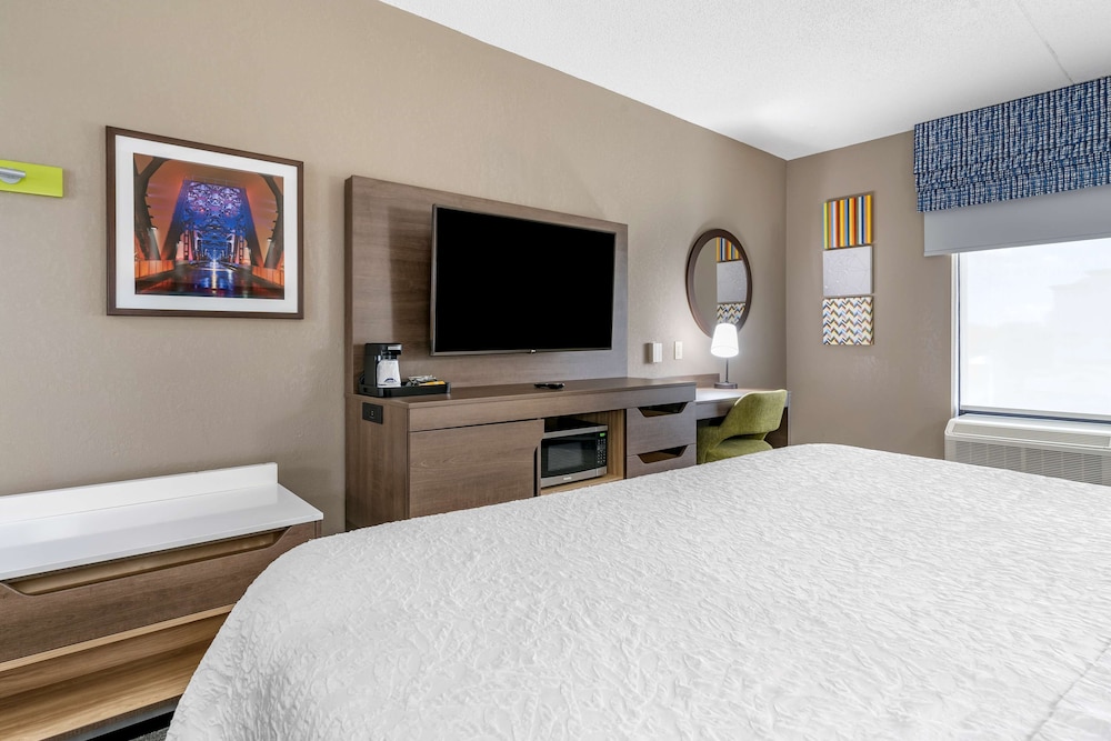 Studio, 1 King Bed, Accessible - Photo 1