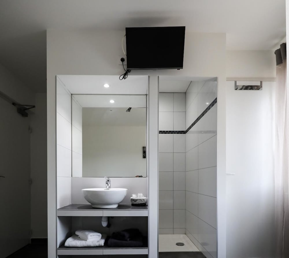 Standard Double Room - Photo 5