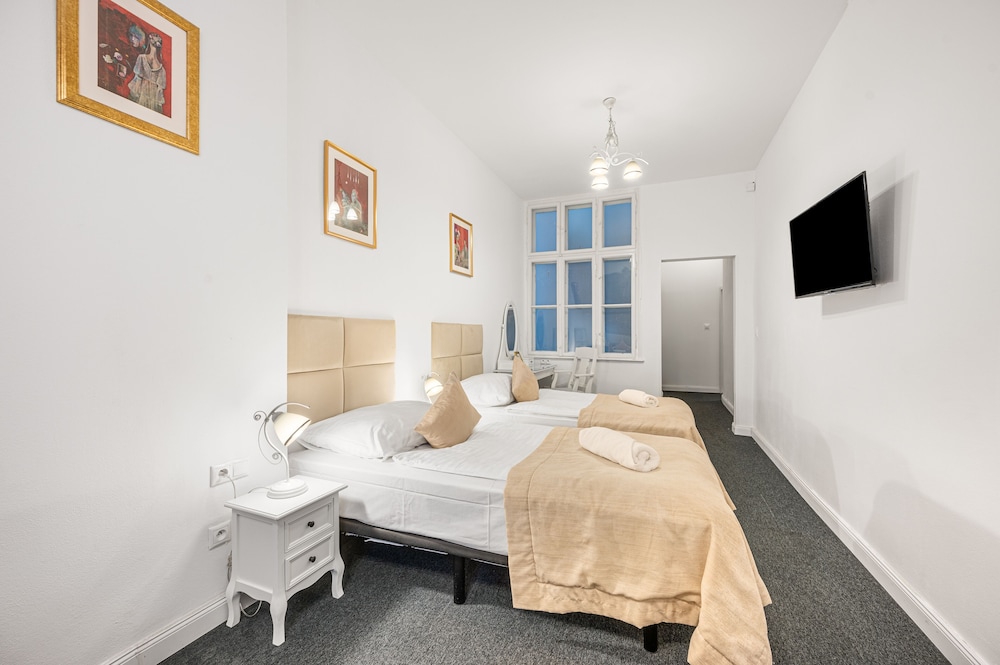 Economy Triple Room, 3 Twin Beds, Private Bathroom, Mezzanine photo 2