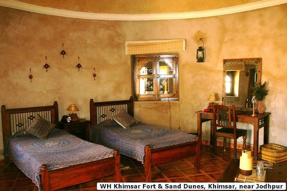 Standard Room, 1 Queen Bed - Photo 7