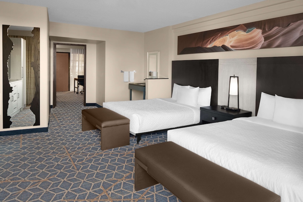 Suite, 2 Queen Beds, Accessible, Bathtub - Photo 2