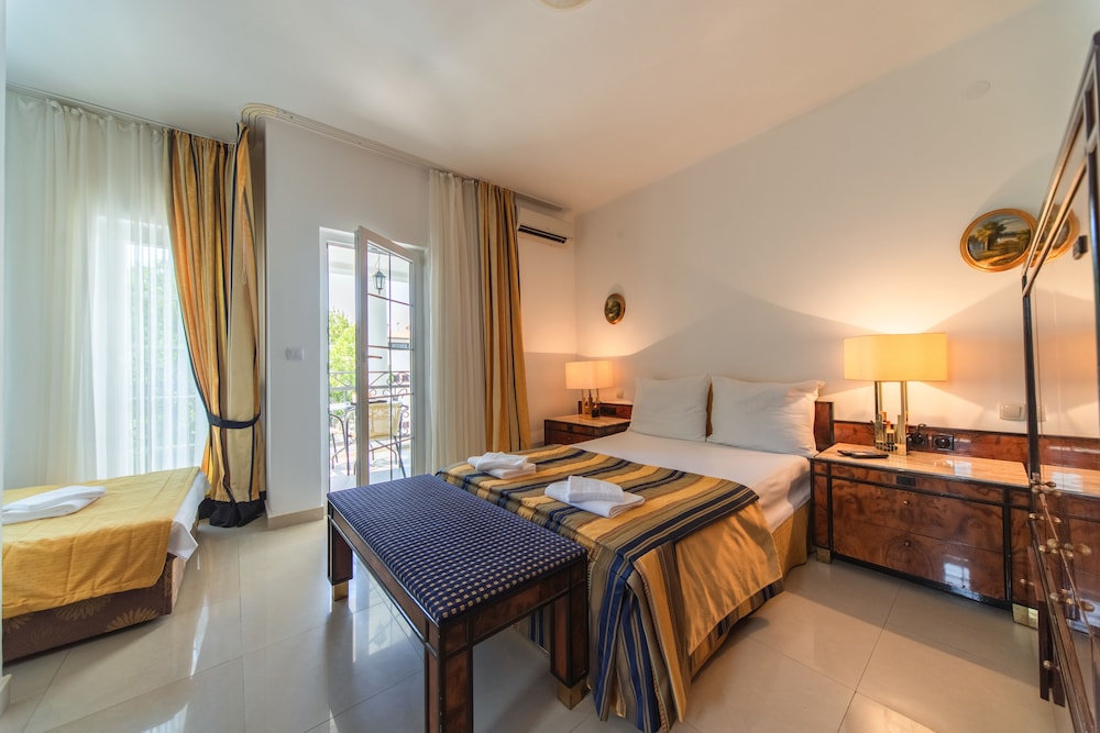 Classic Triple Room, Garden View photo 2