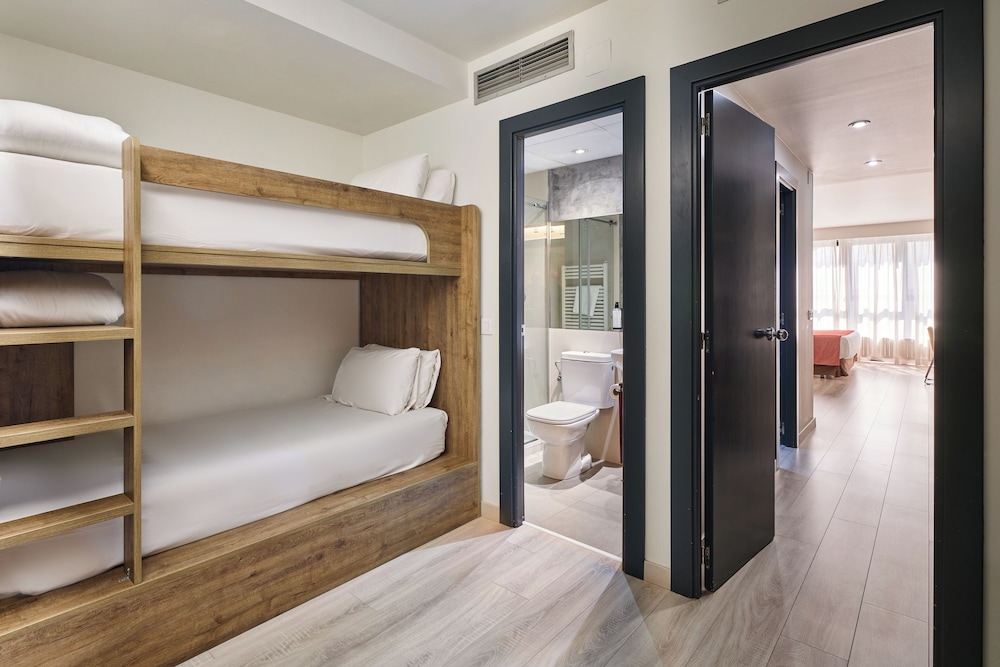 Deluxe Room (Family)