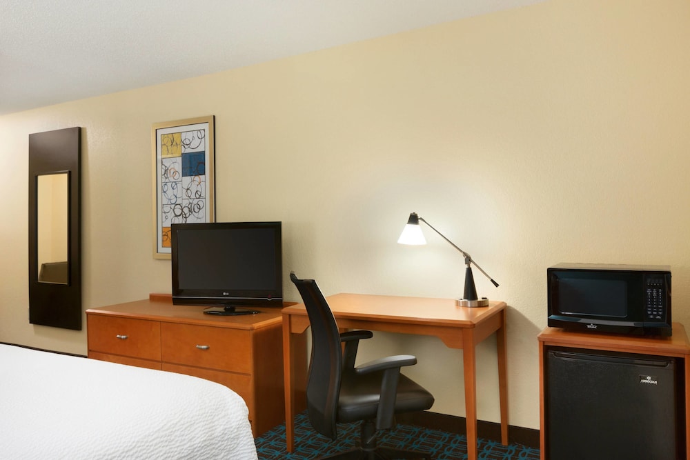 Room, 1 King Bed (Hearing Accessible) - Photo 4