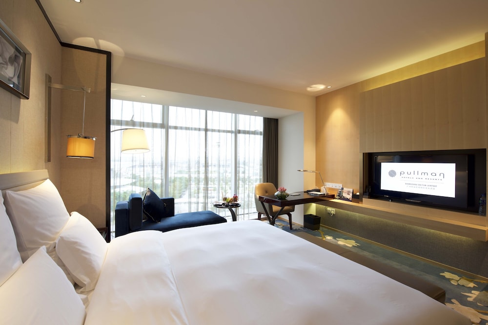 Executive Room, 1 King Bed, Club Lounge Access - Photo 4