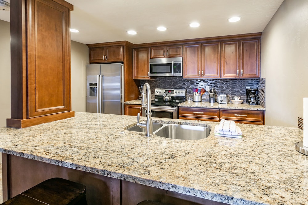 2 Bedroom Condominium - Photo 10