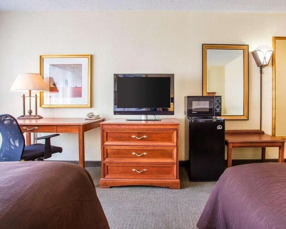 Economy Double Room, 2 Queen Beds, Non Smoking photo 3