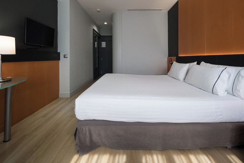 Double Room, Pool View - Photo 4