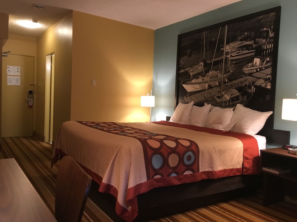 1 King Bed, Second Floor, Non-Smoking - Photo 3