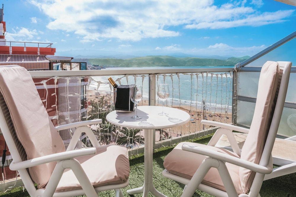 Suite, 1 King Bed, Terrace, Beachfront